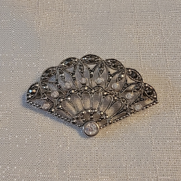 Avon Art Deco Style Spanish Fan Rhinestone Brooch Pin - Picture 4 of 7